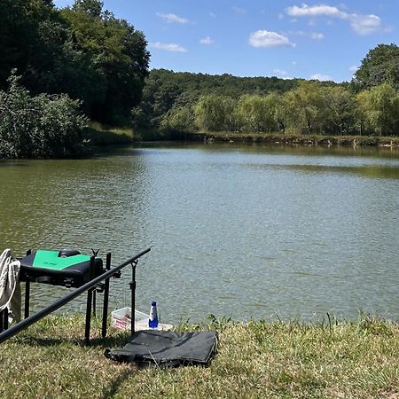 Camping Les Petites Minaudieres Coussay-les-Bois Exteriör bild