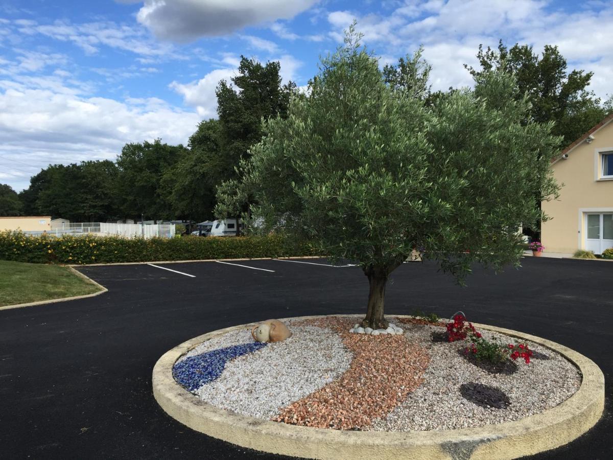 Camping Les Petites Minaudieres Coussay-les-Bois Exteriör bild