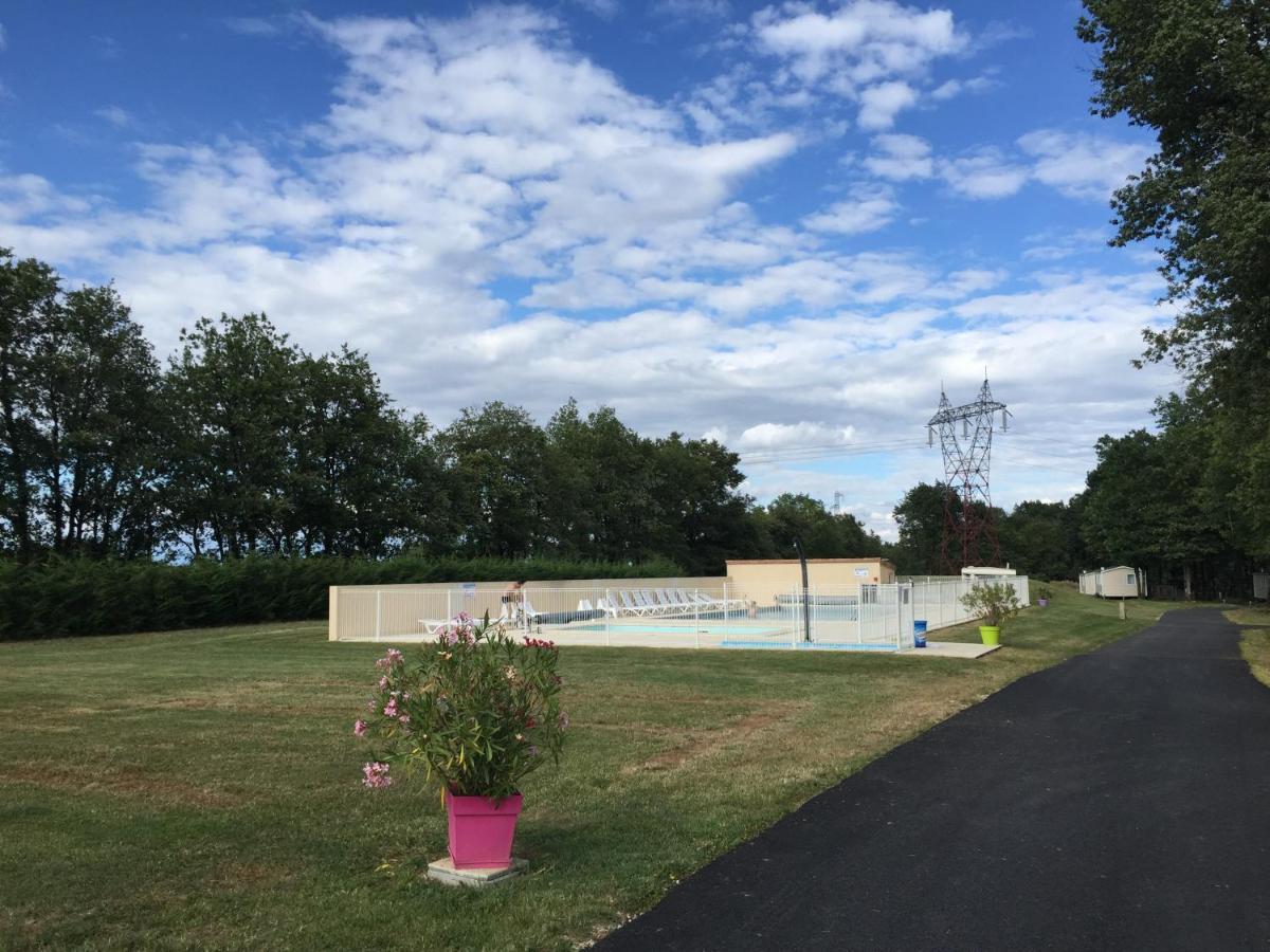 Camping Les Petites Minaudieres Coussay-les-Bois Exteriör bild
