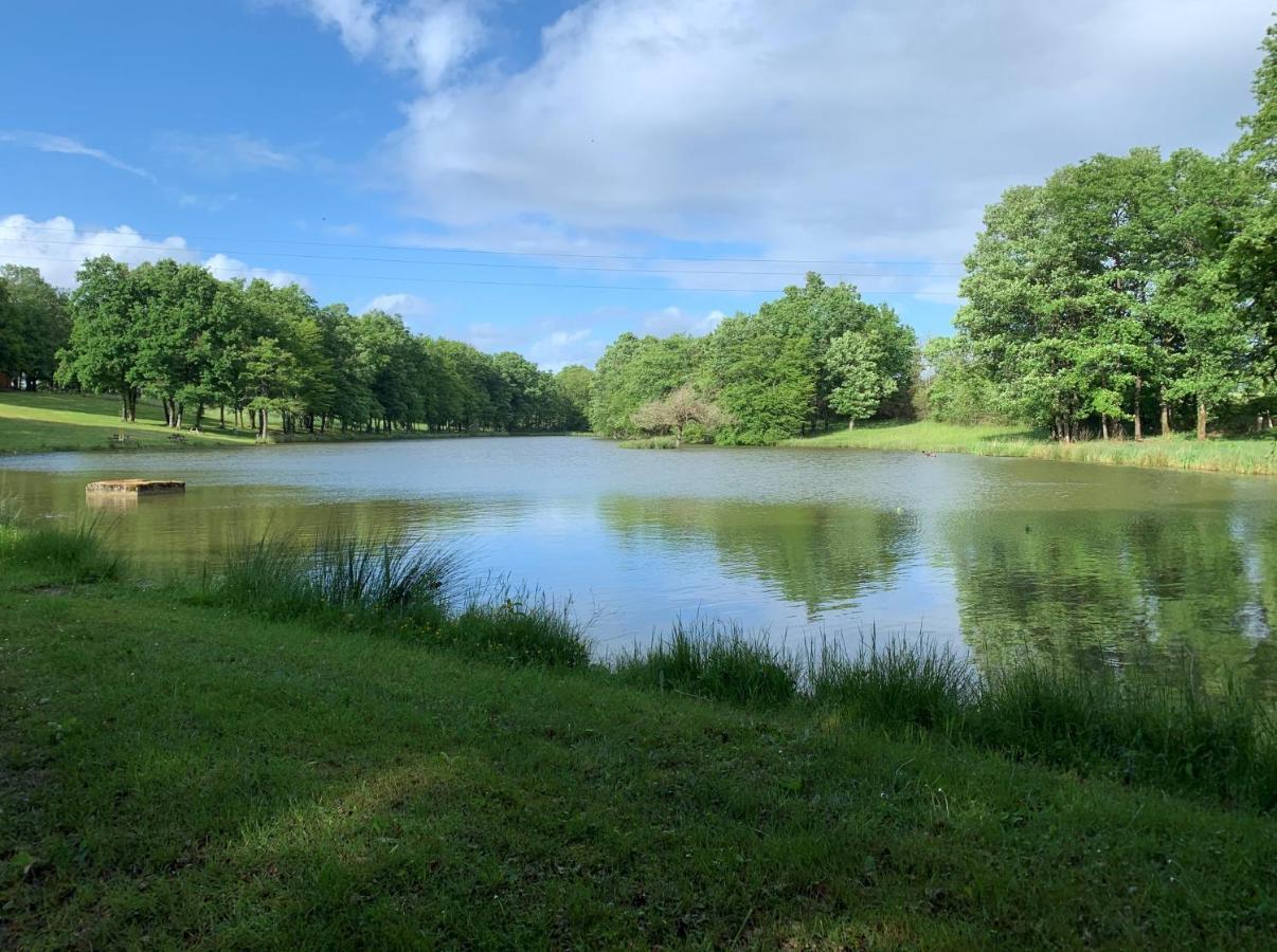 Camping Les Petites Minaudieres Coussay-les-Bois Exteriör bild