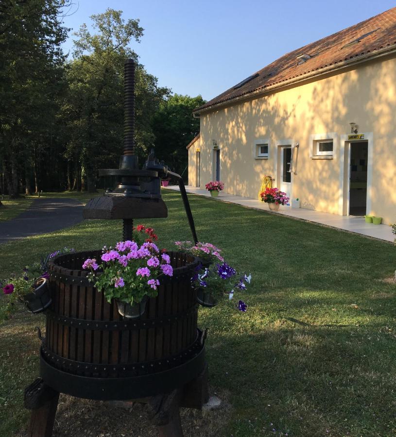 Camping Les Petites Minaudieres Coussay-les-Bois Exteriör bild