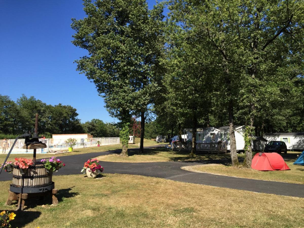 Camping Les Petites Minaudieres Coussay-les-Bois Exteriör bild