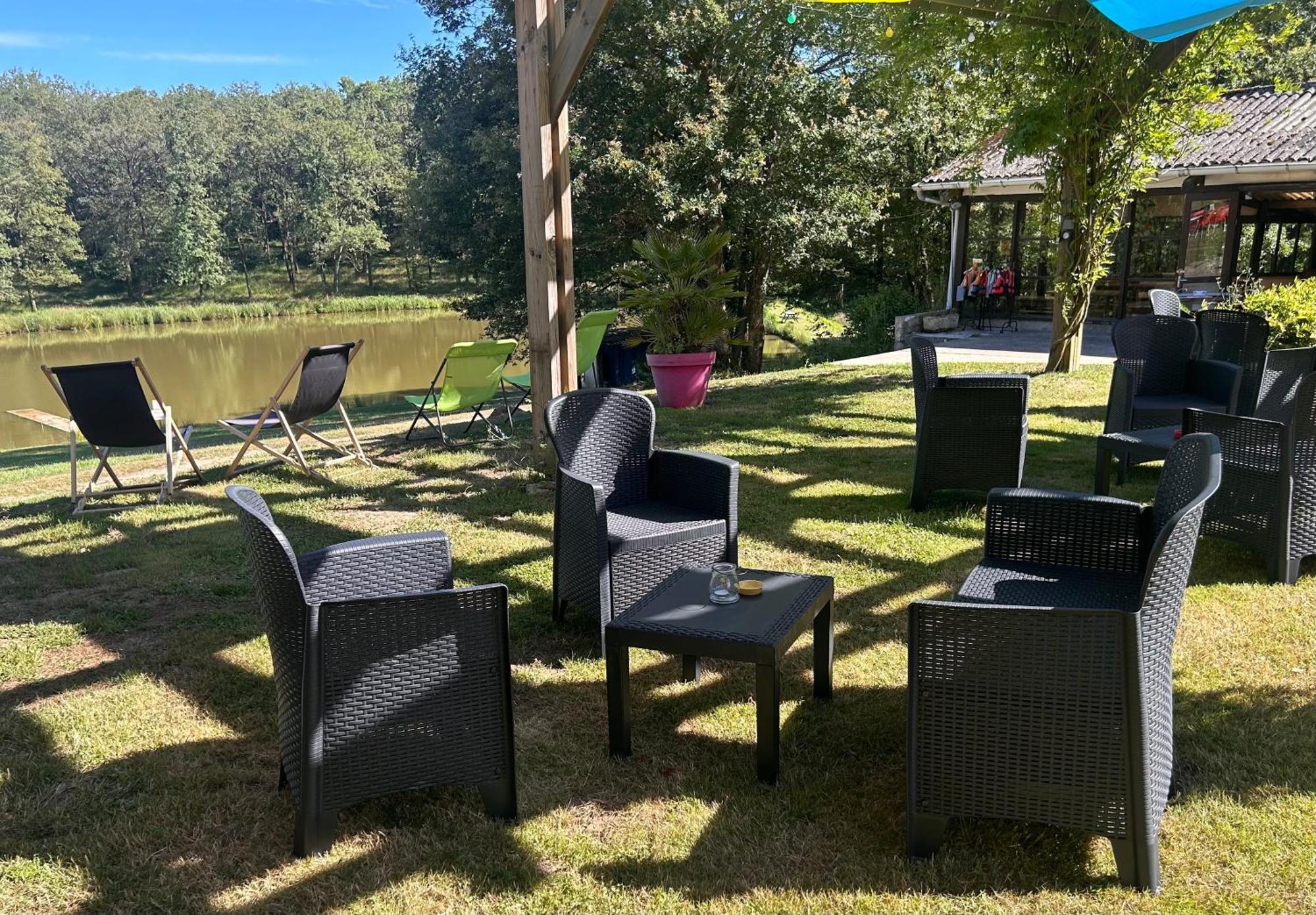 Camping Les Petites Minaudieres Coussay-les-Bois Exteriör bild