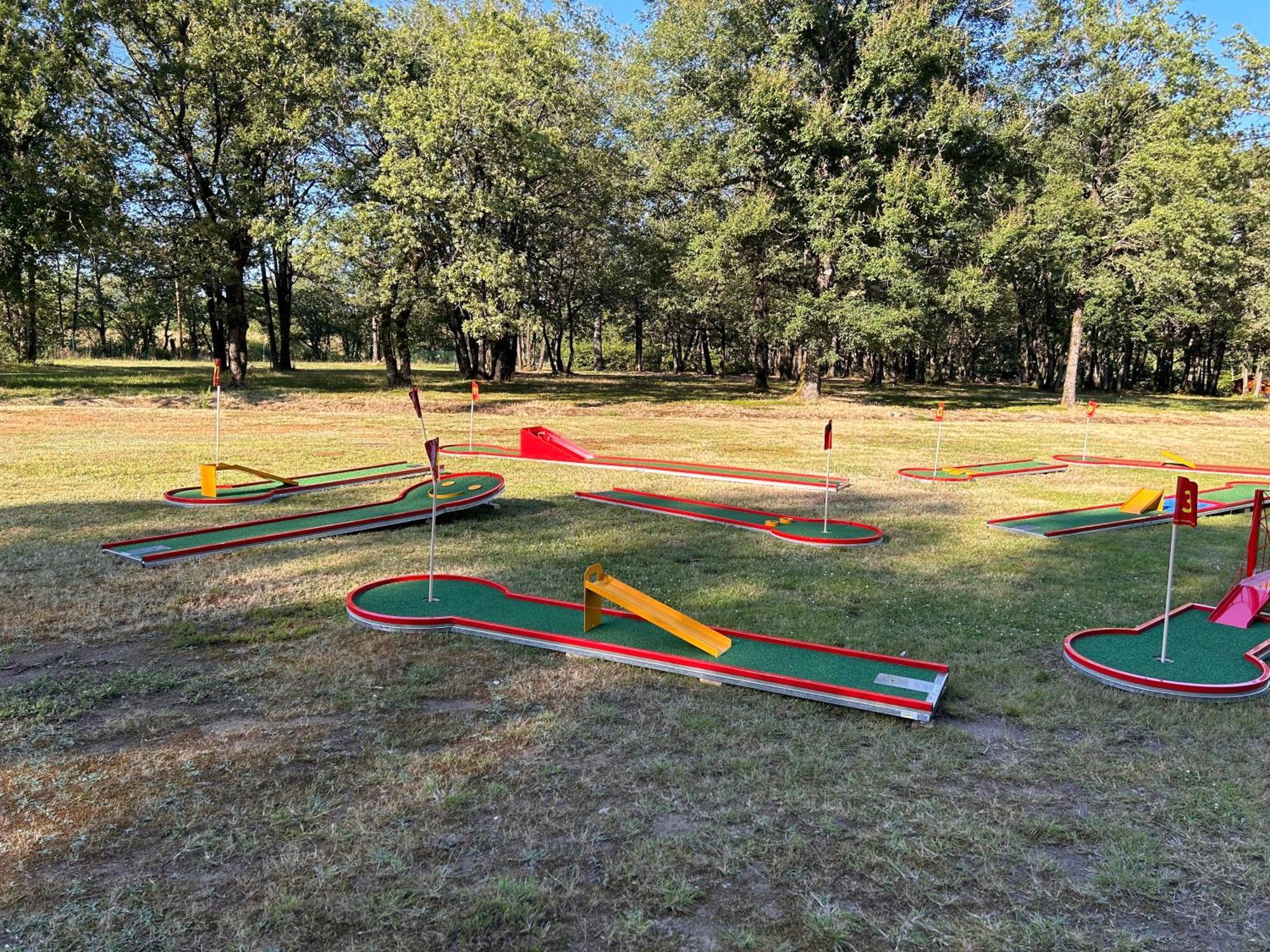 Camping Les Petites Minaudieres Coussay-les-Bois Exteriör bild