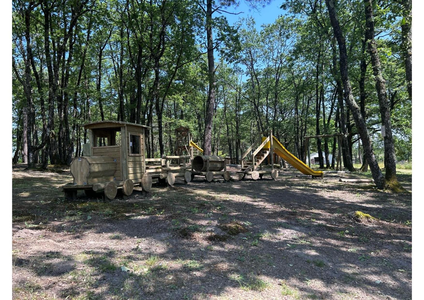 Camping Les Petites Minaudieres Coussay-les-Bois Exteriör bild